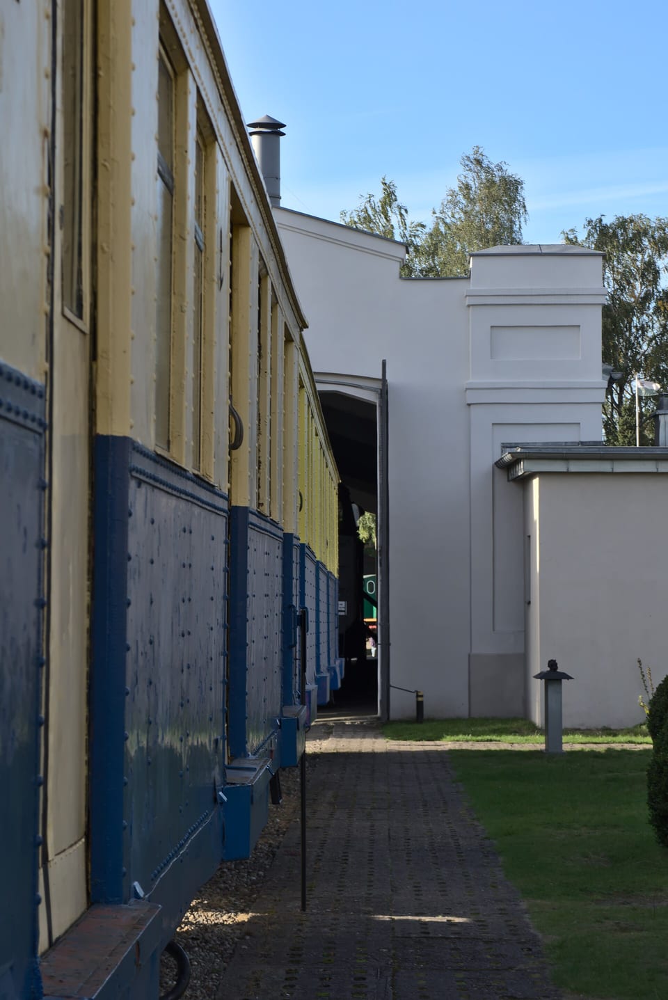 Wagon EW90 w Muzeum Kolejnictwa w Kościerzynie