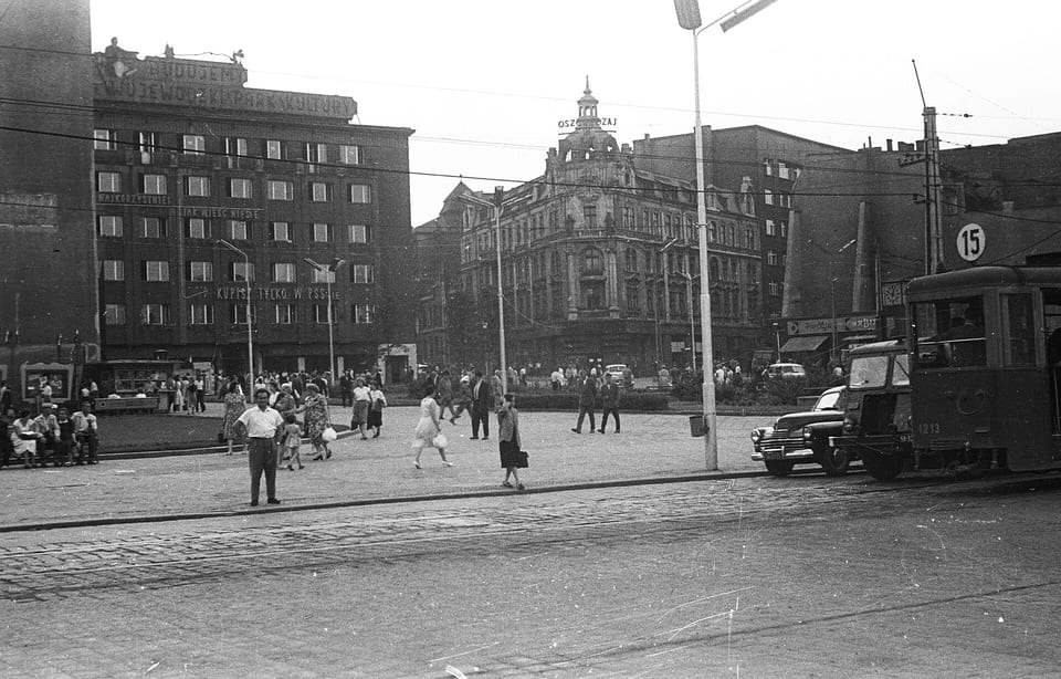 Rynek w Katowicach z tramwajem, 1958