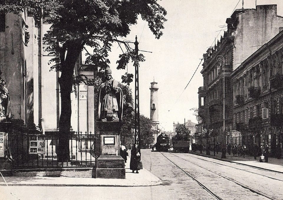 Chłodna Street in Warsaw with a number 5 tram, 1932